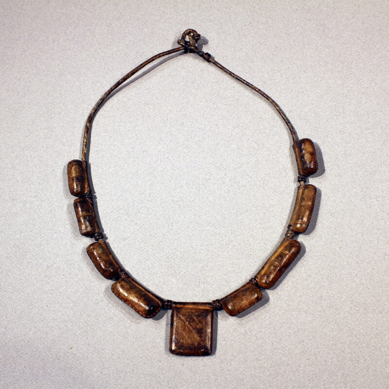 Collier du Burkina Faso amulette